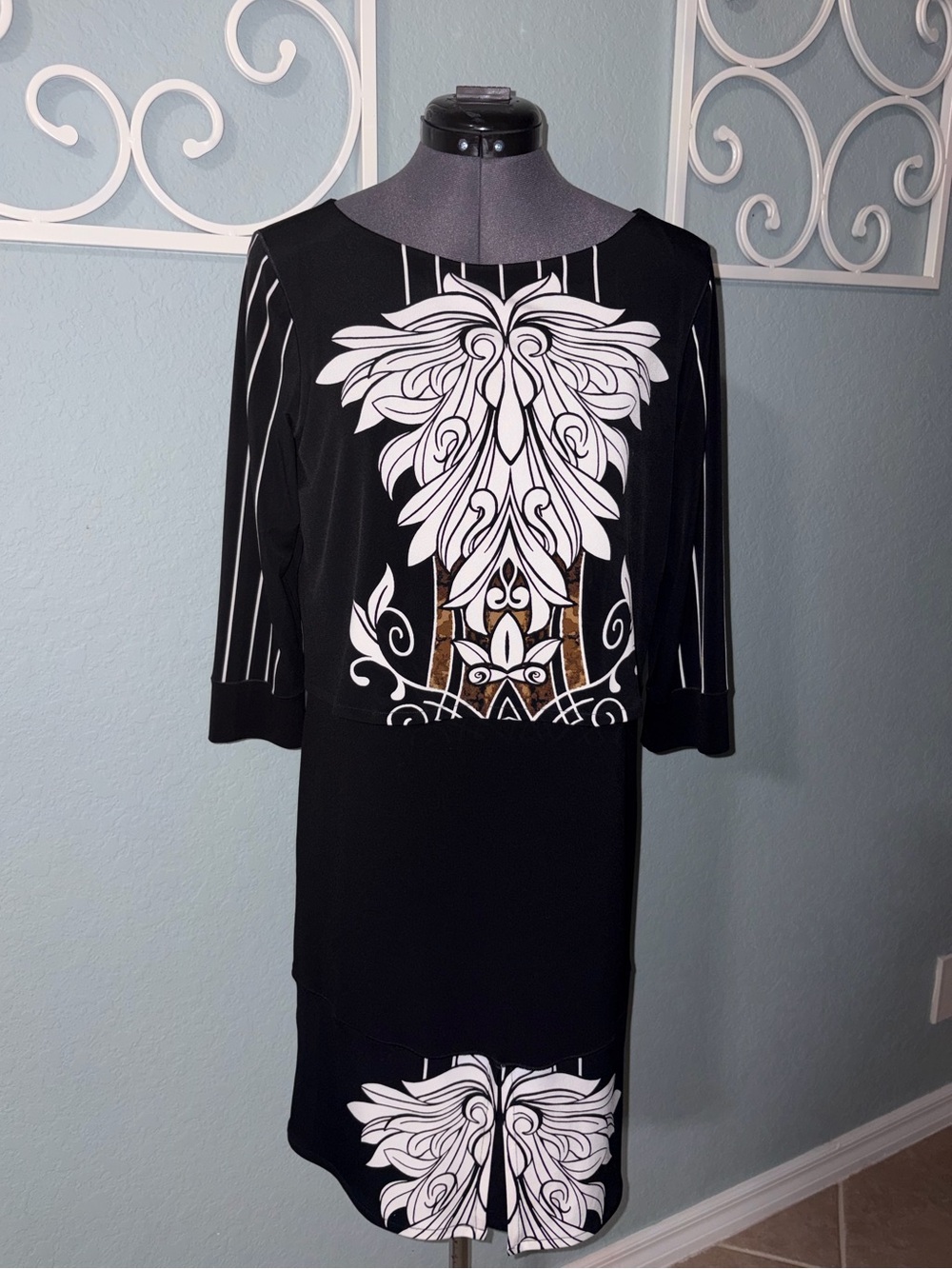 Like new EVA varro Knit baroque dress